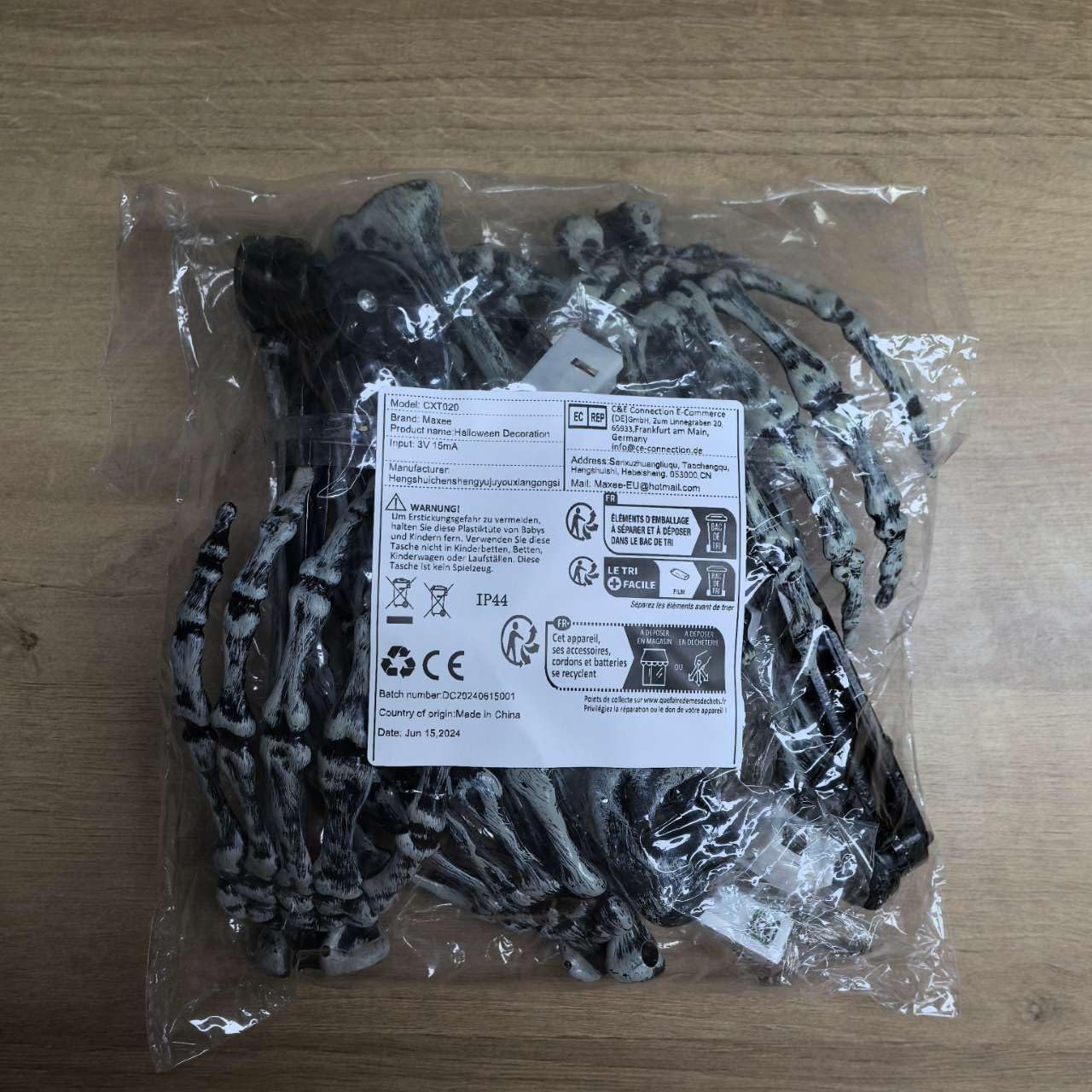 Maxee Halloween Lighted Skeleton Set, Skull Arms Stakes with 2 Blue 3 m LED Lights & 2 Green 3 m LED Lights (3 Modes), Realistic Halloween Decoration for Outdoor Garden Yard Graveyard